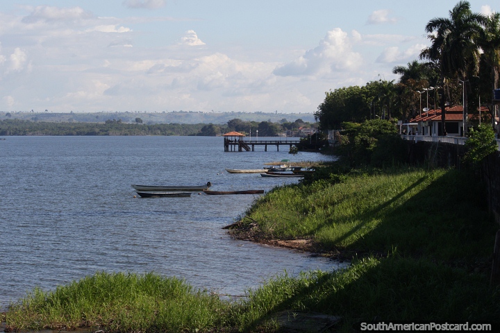 Looking along the beautiful green riverfront in Altamira. (720x480px). Brazil, South America.