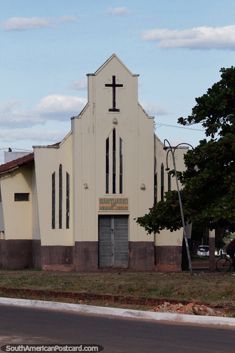 Una iglesia en el campo en Carolina - Santuario do Menino Jesus. (480x720px). Brasil, Sudamerica.