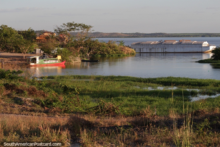 Riverside in Carolina, the Tocantins River and a small wooden red and green boat. (720x480px). Brazil, South America.