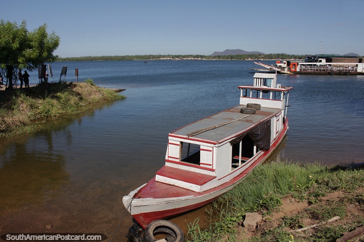 A barcaa transporta veculos e pessoas pelo rio entre Carolina e Filadlfia. (720x480px). Brasil, Amrica do Sul.
