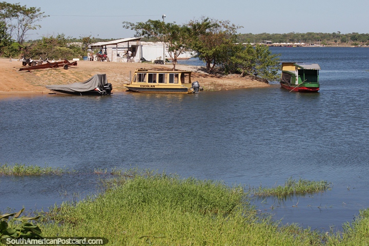 House at the riverside and boats moored in Carolina, distant beach of Filadelfia. (720x480px). Brazil, South America.