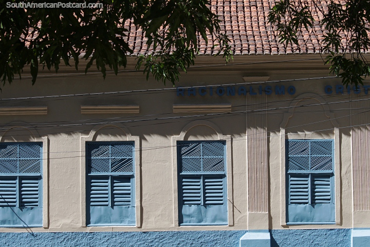 Building with wooden window shutters in the historic center of Carolina. (720x480px). Brazil, South America.