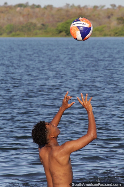 Ball sports in the cool waters of the Tocantins River at Fila Beach in Filadelfia. (480x720px). Brazil, South America.