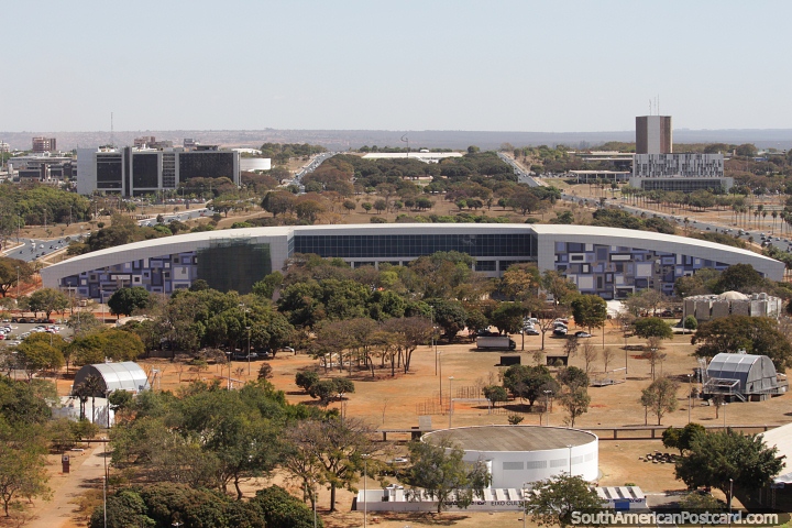 Vista de edificios y arquitectura modernos desde la torre de televisin en Brasilia. (720x480px). Brasil, Sudamerica.