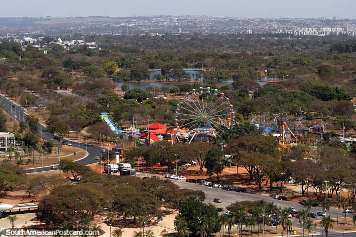 Recinto ferial y parque Dona Sarah Kubitschek en Brasilia, vista desde la torre de televisin. (720x480px). Brasil, Sudamerica.