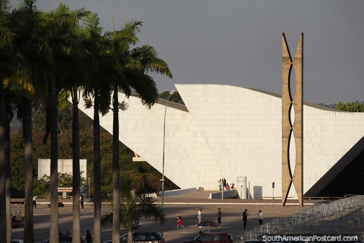 Arquitectura moderna y monumentos modernos en Brasilia. (720x480px). Brasil, Sudamerica.