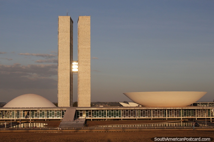 Palacio del Congreso Nacional, edificios gubernamentales en la capital Brasilia. (720x480px). Brasil, Sudamerica.
