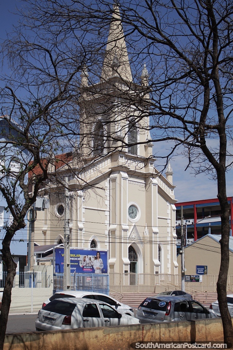 Santuario de Nossa Senhora Auxiliadora (1950) en Corumbá. (480x720px). Brasil, Sudamerica.
