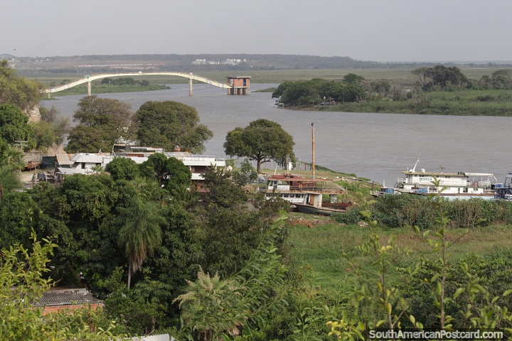 Zona portuaria y ro en Corumb, la puerta del Pantanal. (720x480px). Brasil, Sudamerica.