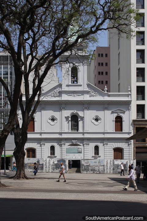 Iglesia de Santo Antonio en Sao Paulo, construida entre 1899 y 1919. (480x720px). Brasil, Sudamerica.