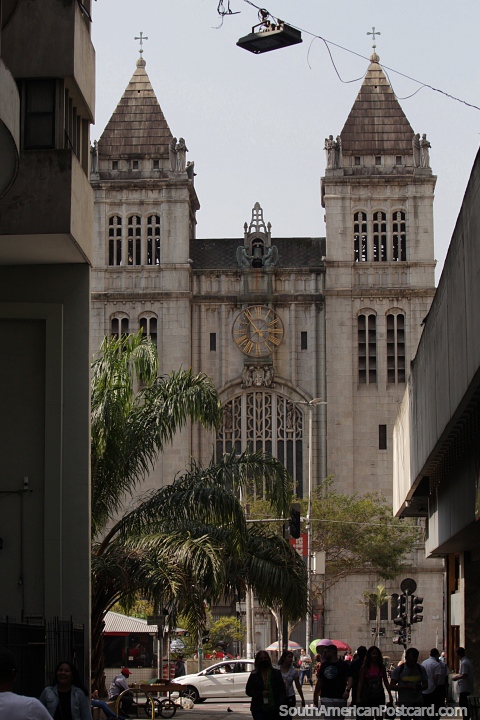 Monasterio de Sao Bento construido en estilo renacentista romnico entre 1910-1914 en Sao Paulo. (480x720px). Brasil, Sudamerica.