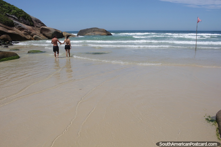 Playa Brava en Florianpolis, estado de Santa Catarina. (720x480px). Brasil, Sudamerica.