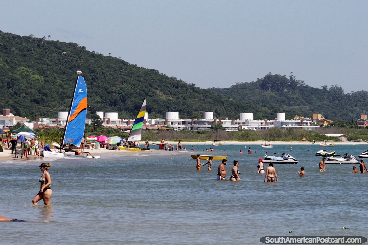 Practique windsurf, motos acuticas, natacin y ms en Ponta das Canas, Florianpolis. (720x480px). Brasil, Sudamerica.