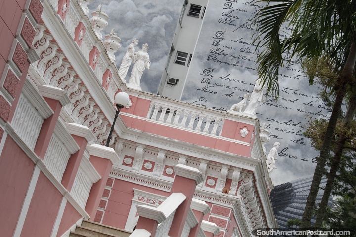 Palacio y museo Cruz y Sousa, espectacular edificio rosa y blanco en Florianpolis. (720x480px). Brasil, Sudamerica.