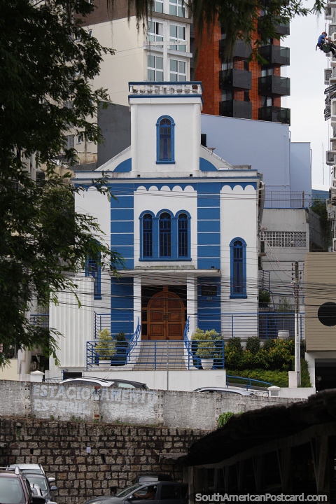 Igreja Ortodoxa Grega de So Nicolau em Florianpolis, azul e branca. (480x720px). Brasil, Amrica do Sul.