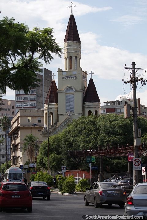 Capilla del Divino Espritu Santo en Porto Alegre, inaugurada en 1932. (480x720px). Brasil, Sudamerica.