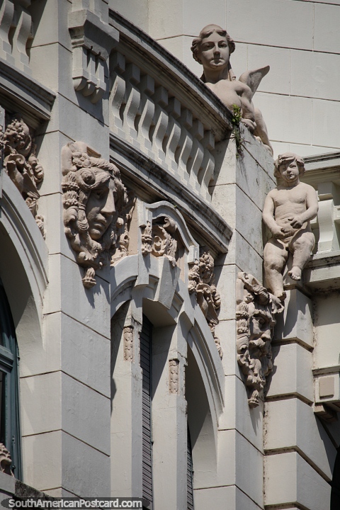 Incrvel fachada de edifcio com figuras e rostos de 1913 em Porto Alegre. (480x720px). Brasil, Amrica do Sul.