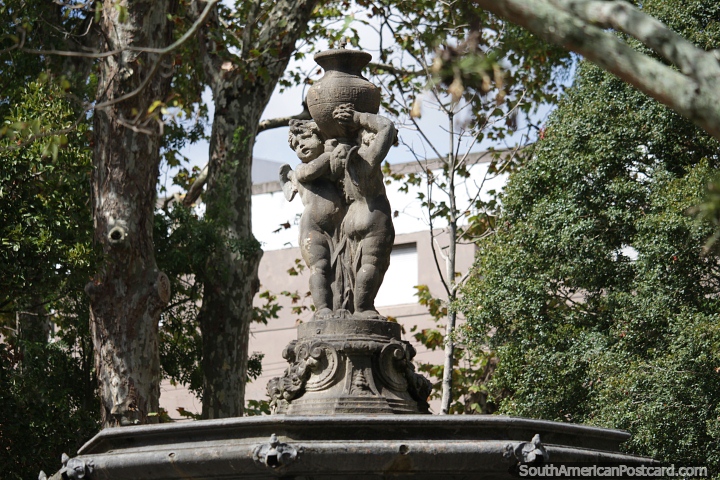 Ceramic fountain with a pair of baby angels holding an urn, Rio Grande. (720x480px). Brazil, South America.