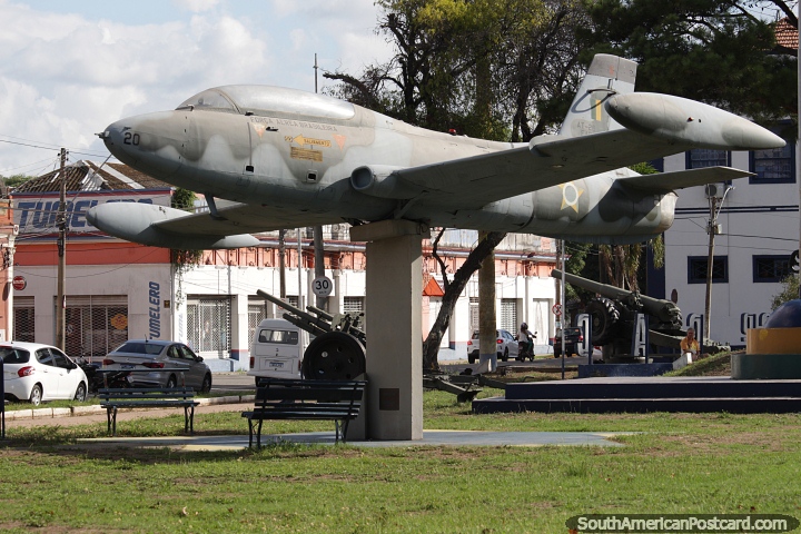 Avin de la Fuerza Area Brasilea en exhibicin en Ro Grande. (720x480px). Brasil, Sudamerica.