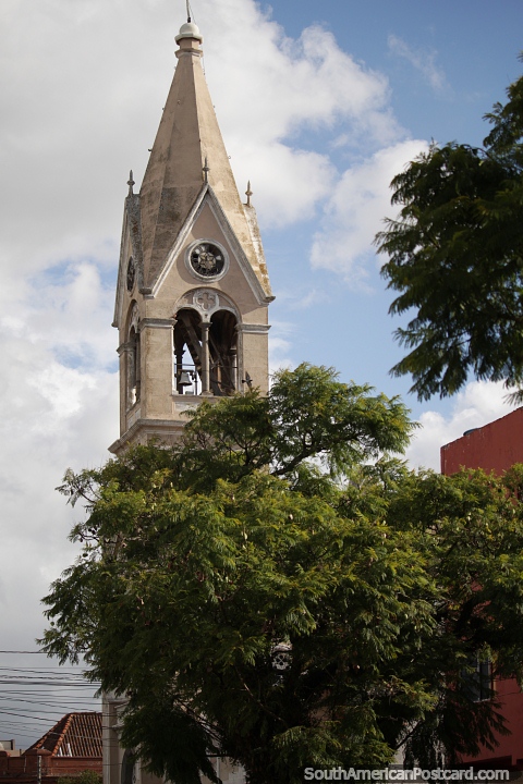 Torre de la iglesia Bonfim en Ro Grande. (480x720px). Brasil, Sudamerica.