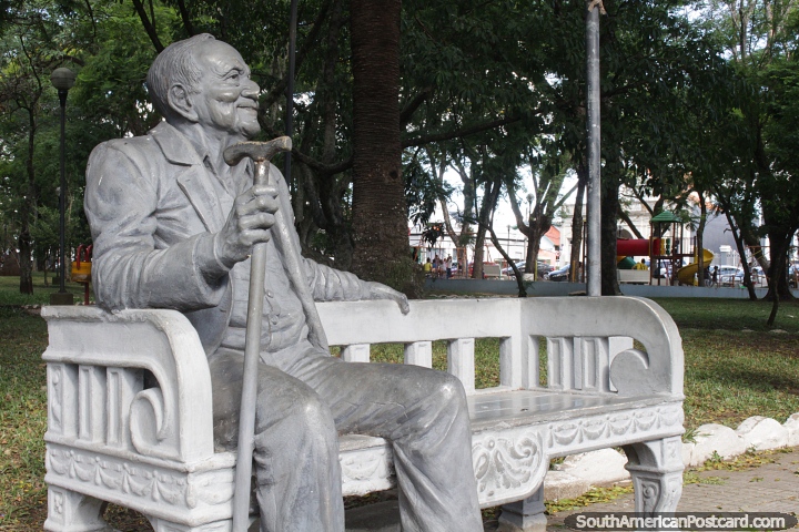 Mario Quintana (1906-1994), Brazilian writer and translator born in Alegrete, statue in Alegrete. (720x480px). Brazil, South America.