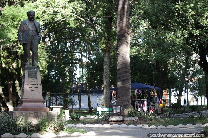 Plaza Getulio Vargas with a statue of Manoel de Freitas Valle (1823-1896) in Alegrete. (720x480px). Brazil, South America.