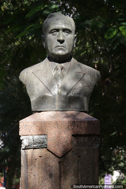 President Getulio Vargas, well loved man in the south of Brazil, bust in Uruguaiana. (480x720px). Brazil, South America.