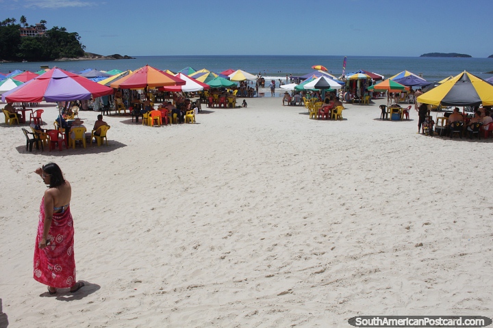 Playa Tenrio de arenas blancas en Ubatuba. (720x480px). Brasil, Sudamerica.