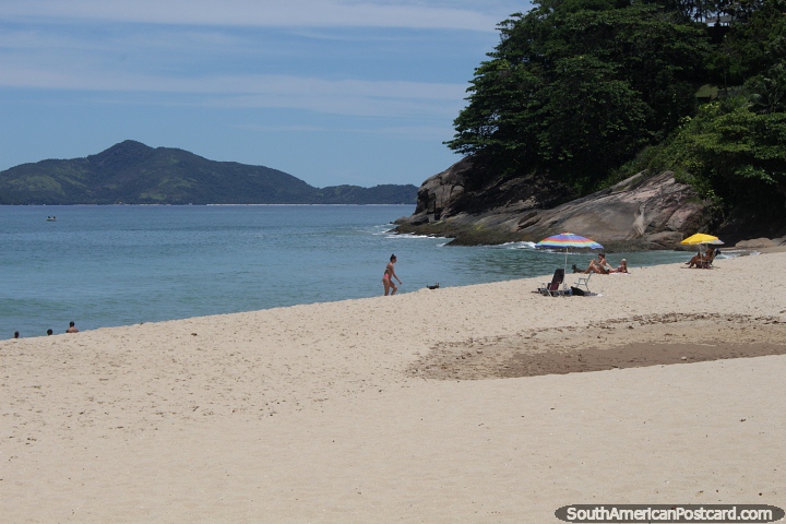 Vermelha Beach in Ubatuba with less people than Grande Beach. (720x480px). Brazil, South America.