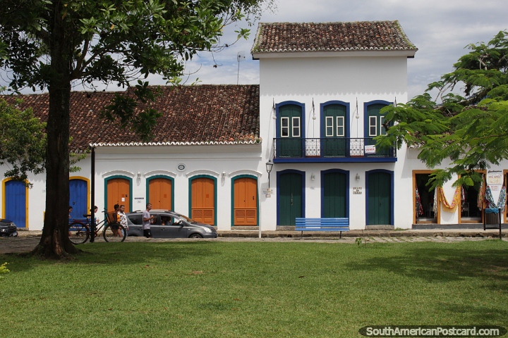 Buildings with many doors in front of the Plaza of Flags in Paraty. (720x480px). Brazil, South America.