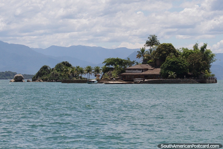 Small island with a hotel in the bay in Paraty. (720x480px). Brazil, South America.