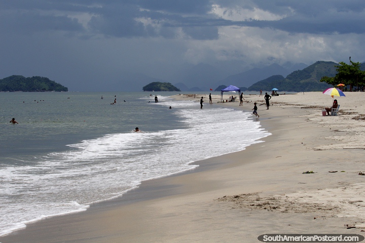 White sandy beach and islands in Mambucaba. (720x480px). Brazil, South America.