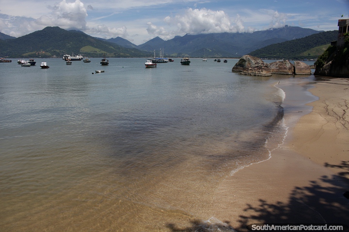 Hermosa costa en Mangaratiba y aguas tranquilas. (720x480px). Brasil, Sudamerica.