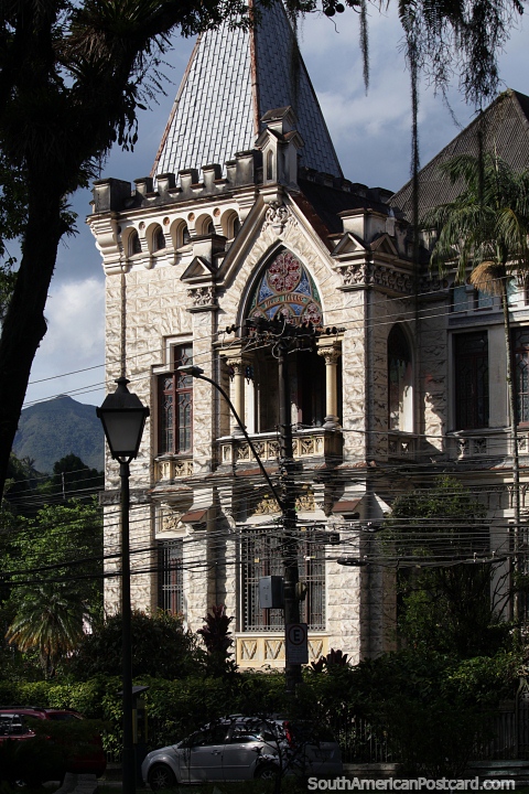 Villa Itarar fue construida entre 1902 y 1904 en Petrpolis, una mansin que sirvi como locacin de telenovelas. (480x720px). Brasil, Sudamerica.