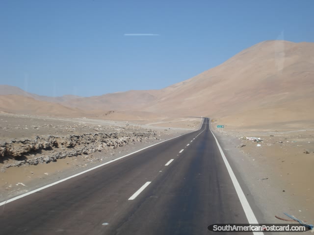 La carretera del Panamericana hacia Arica desde el sur. (640x480px). Chile, Sudamerica.