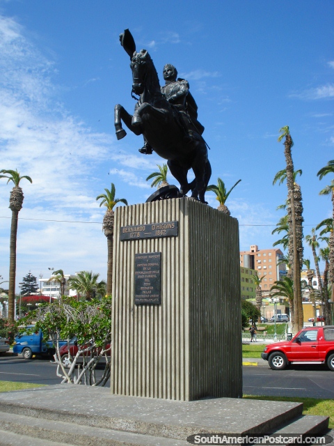 Bernardo O'Higgins (1778-1842), homem na esttua de cavalo em Arica. (480x640px). Chile, Amrica do Sul.