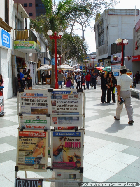 Tiendas y pasaje peatonal público en el centro de Arica. (480x640px). Chile, Sudamerica.