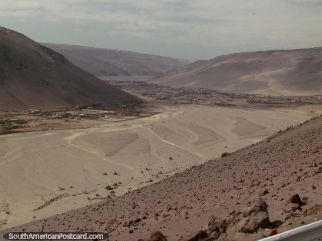 Heading south out of Arica, a huge and bleak valley below. (640x480px). Chile, South America.