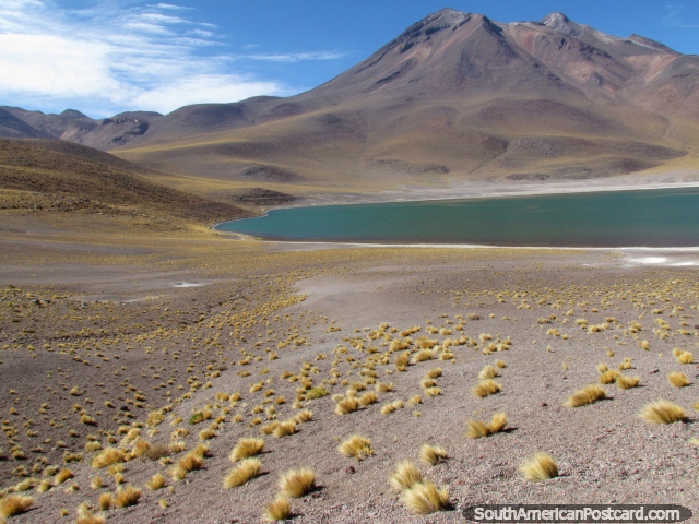 Lagoa de Miniques, montanhas e terreno em San Pedro de Atacama. (640x480px). Chile, América do Sul.