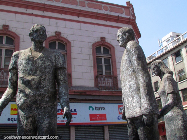 Algumas das figuras do monumento chamado 'Alma del Pueblo' em Antofagasta. (640x480px). Chile, Amrica do Sul.