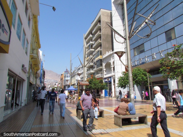 Paseo Arturo Prat, un público carless área que anda y hace compras en Antofagasta. (640x480px). Chile, Sudamerica.