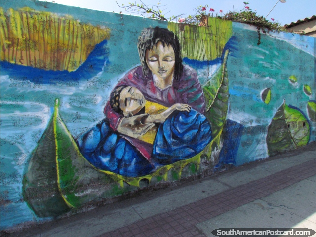 La mujer sostiene al bebé en una canoa de la hoja, mural en la pared en Antofagasta. (640x480px). Chile, Sudamerica.