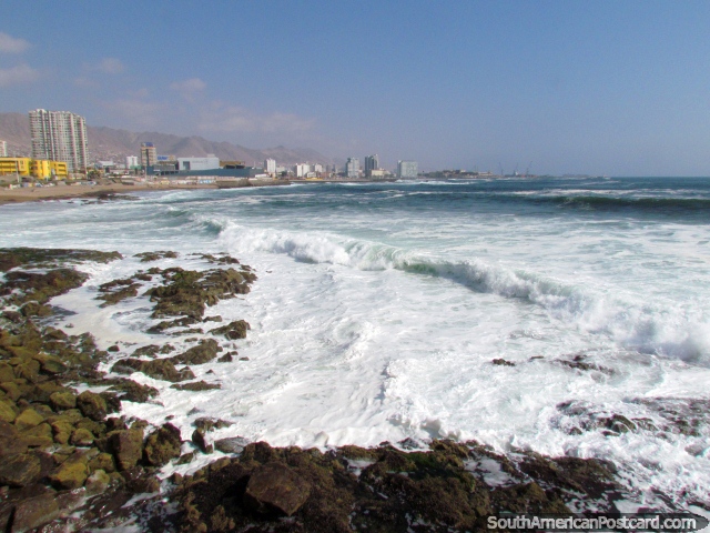 A praia, mar, costa e a cidade de Antofagasta. (640x480px). Chile, Amrica do Sul.