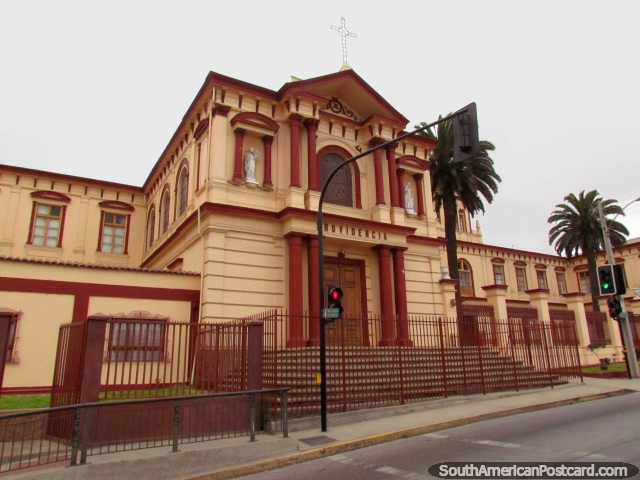 The front facade of the Casa de la Divina Providencia in La Serena, a college. (640x480px). Chile, South America.