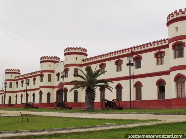 La cara delantera del castillo disea la fortaleza militar en La Serena. (640x480px). Chile, Sudamerica.
