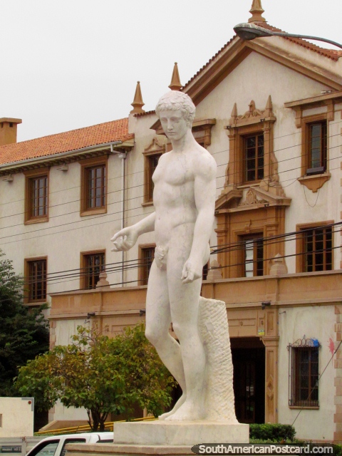 Male white statue artwork and an historical building in La Serena. (480x640px). Chile, South America.