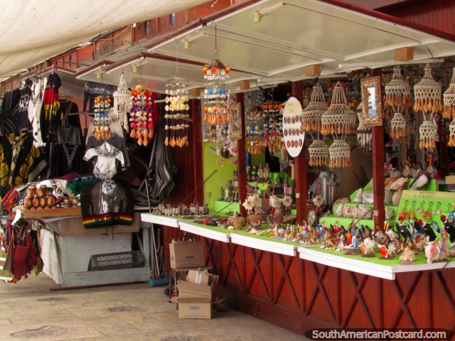 Loja no mercado de artes e ofïcios perto do mercado de peixes em Coquimbo. (640x480px). Chile, América do Sul.