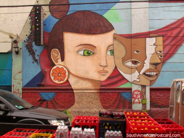 Pintura mural de una mujer en la pared del teatro en Bellavista, Santiago. (640x480px). Chile, Sudamerica.