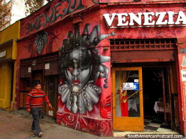 Pintura mural en el frente de restaurante Venezia en Bellavista, Santiago. (640x480px). Chile, Sudamerica.