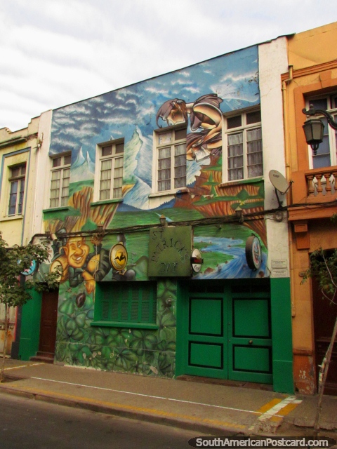 Um Bar irlands chamado o Dia de So Patrcio na vizinhana do Brasil em Santiago. (480x640px). Chile, Amrica do Sul.
